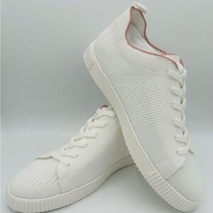 Vivaia Evermore New In Box- Round Toe Lace-Up Sneakers